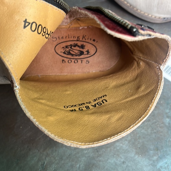 Sterling River White and Red Leather Western Star Studded Boots Size 8.5 - Picture 7 of 9